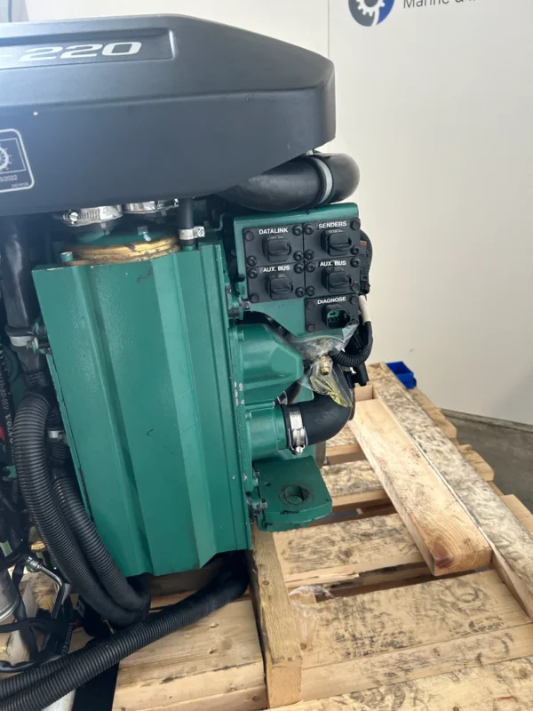 Volvo Penta D3-220 nline five-cylinder marine turbo-diesel Engine - Image 4