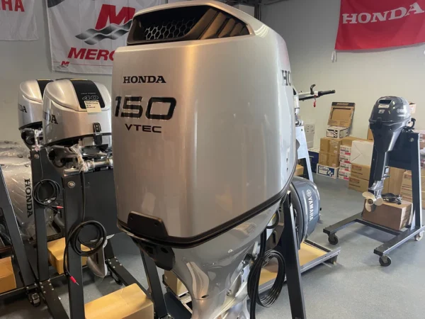 Honda BF150 4-Stroke, DOHC, 4 Cylinders/16 Valves Outboard Motor
