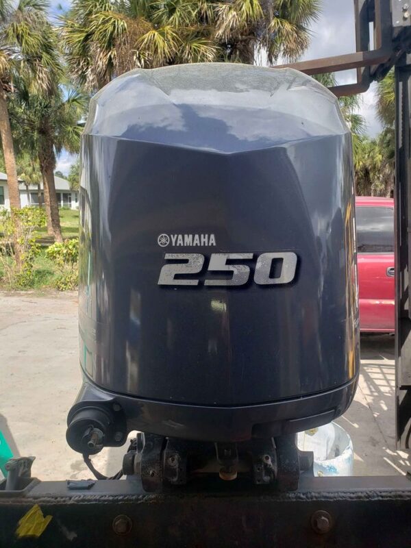 Slightly Used Yamaha F250A Four Stroke Outboard Motor - Image 2