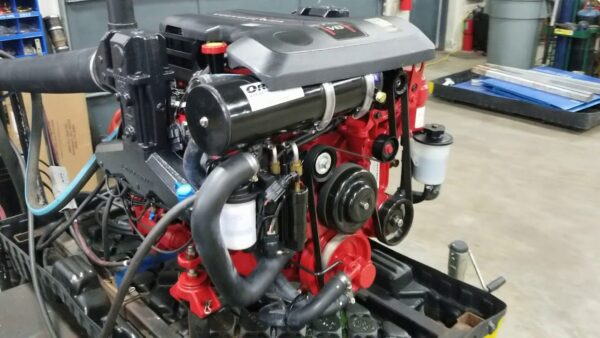 Volvo Penta 5.7L GXI 5.7-liter, 320-horsepower V8 gasoline engine  - Image 3